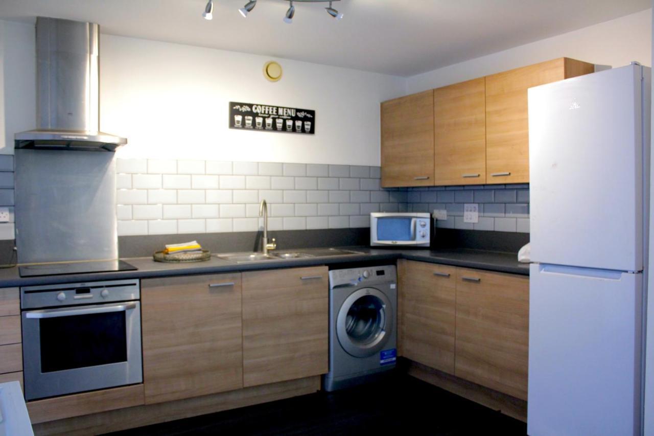Spacious London Apartment 5 Min Walk To Leytonstone Underground Station And 5 Stops To Zone 1 Dış mekan fotoğraf