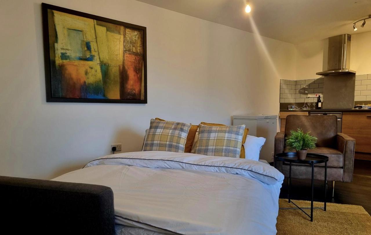 Spacious London Apartment 5 Min Walk To Leytonstone Underground Station And 5 Stops To Zone 1 Dış mekan fotoğraf