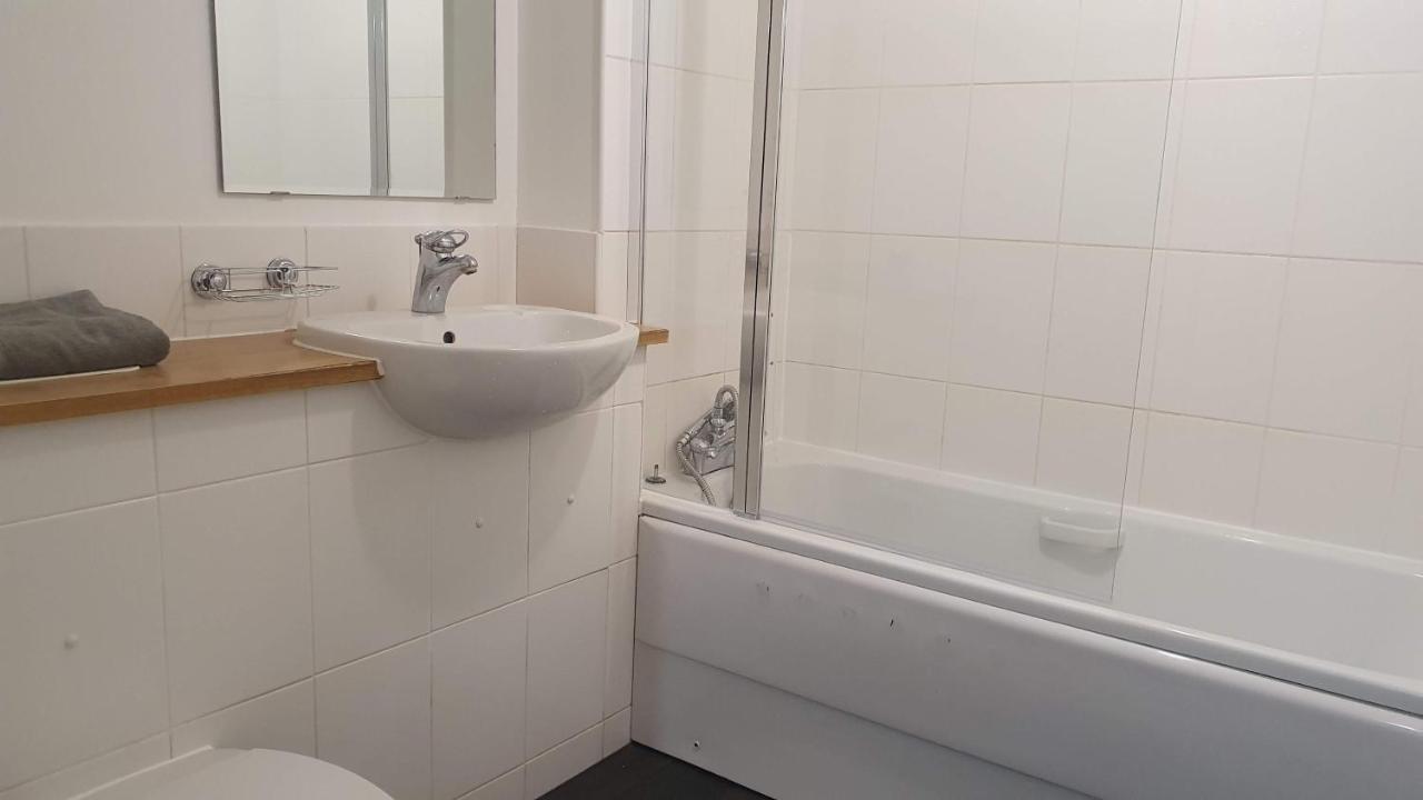 Spacious London Apartment 5 Min Walk To Leytonstone Underground Station And 5 Stops To Zone 1 Dış mekan fotoğraf