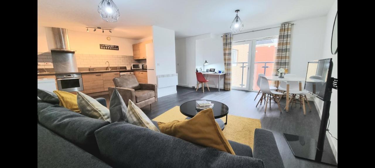Spacious London Apartment 5 Min Walk To Leytonstone Underground Station And 5 Stops To Zone 1 Dış mekan fotoğraf